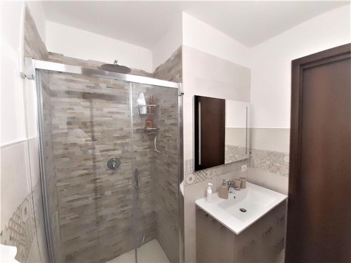 Casa Mima: Locazione Turistica Nel Centro Storico Apartment Brindisi Bagian luar foto