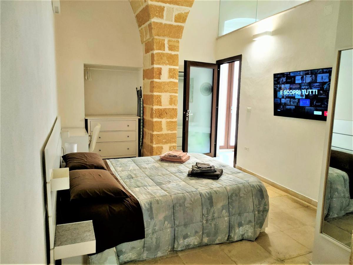 Casa Mima: Locazione Turistica Nel Centro Storico Apartment Brindisi Bagian luar foto