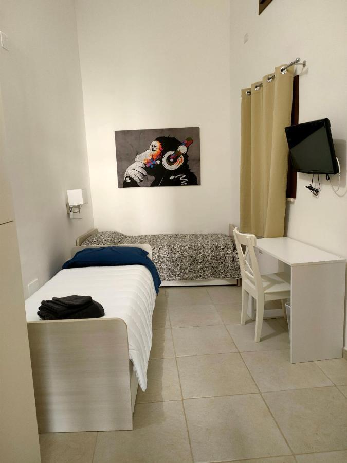 Casa Mima: Locazione Turistica Nel Centro Storico Apartment Brindisi Bagian luar foto