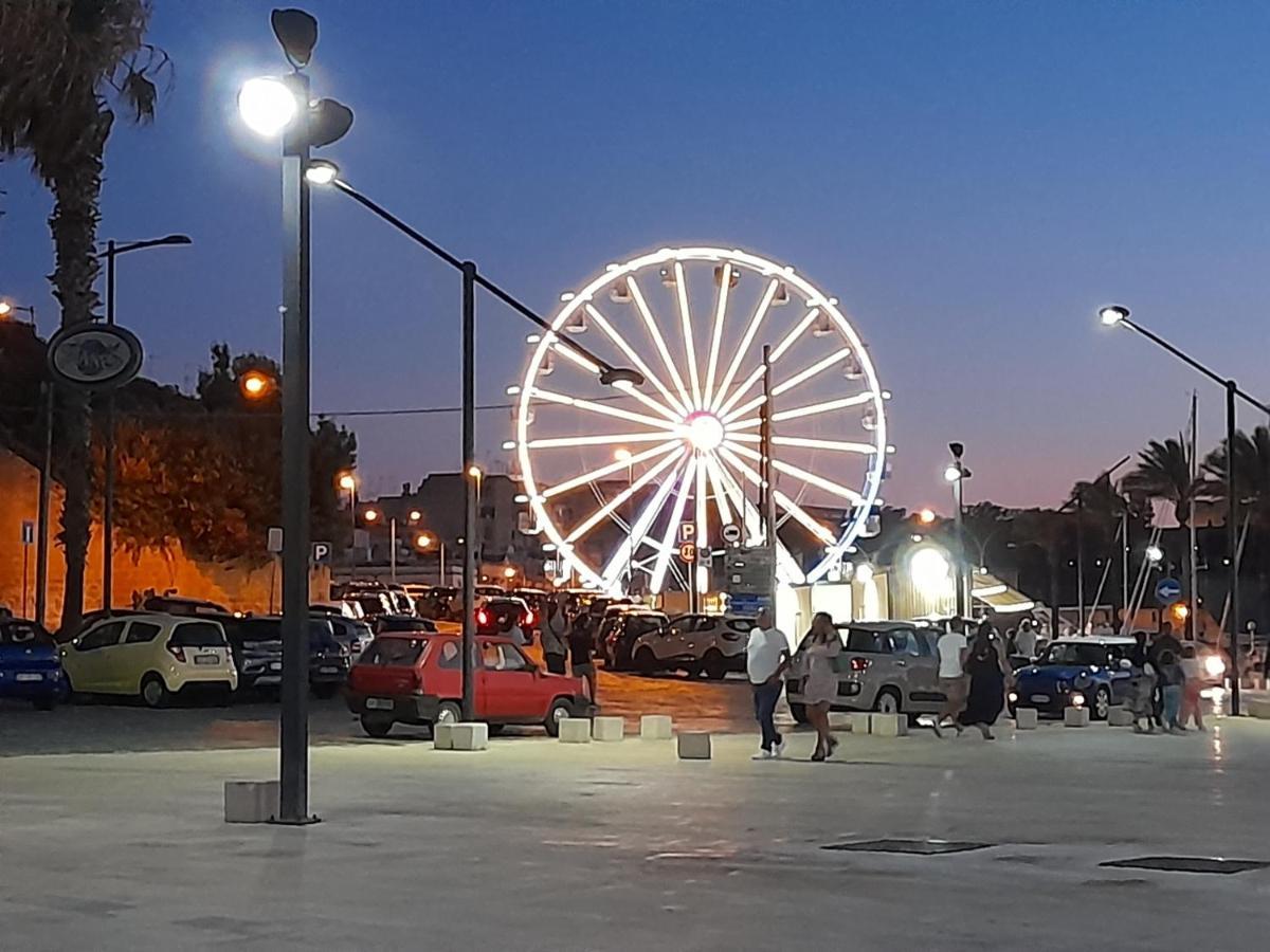 Casa Mima: Locazione Turistica Nel Centro Storico Apartment Brindisi Bagian luar foto