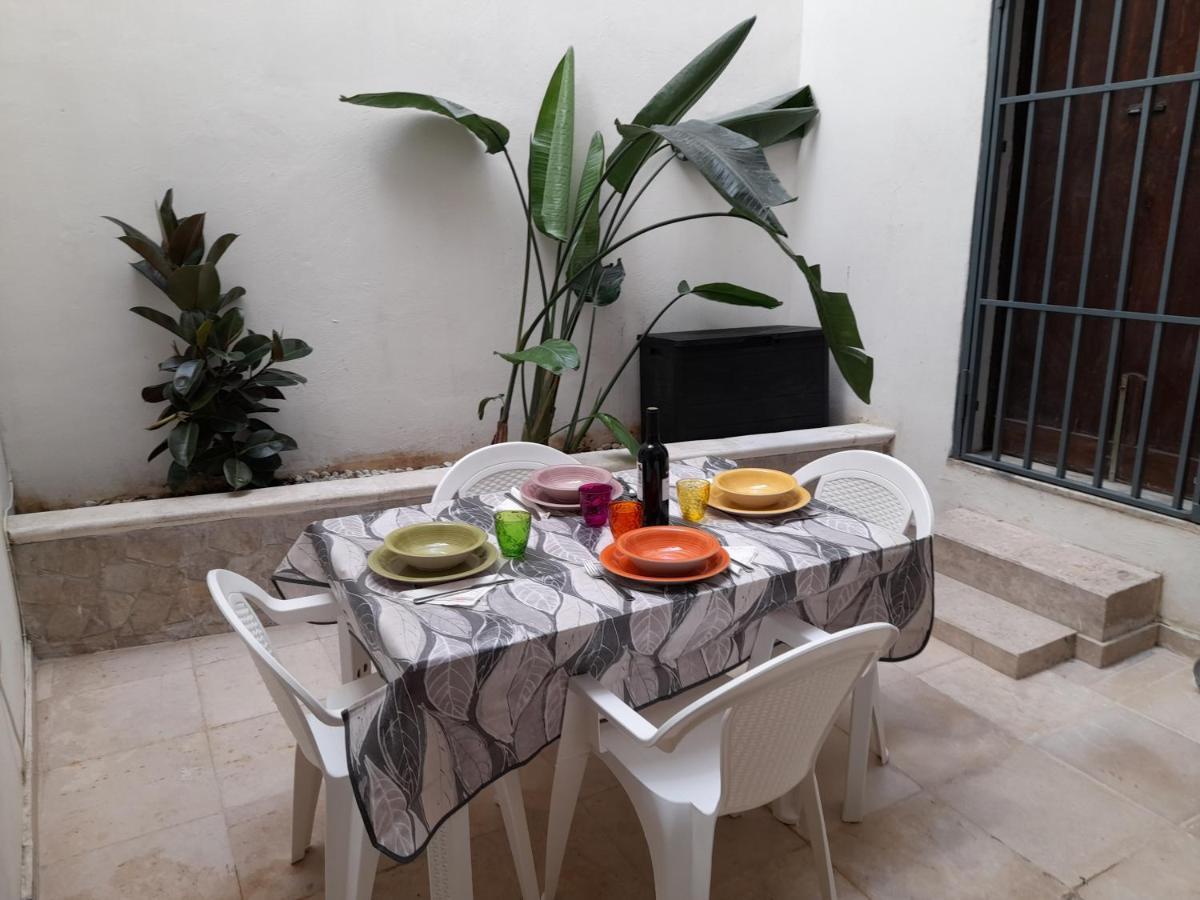 Casa Mima: Locazione Turistica Nel Centro Storico Apartment Brindisi Bagian luar foto